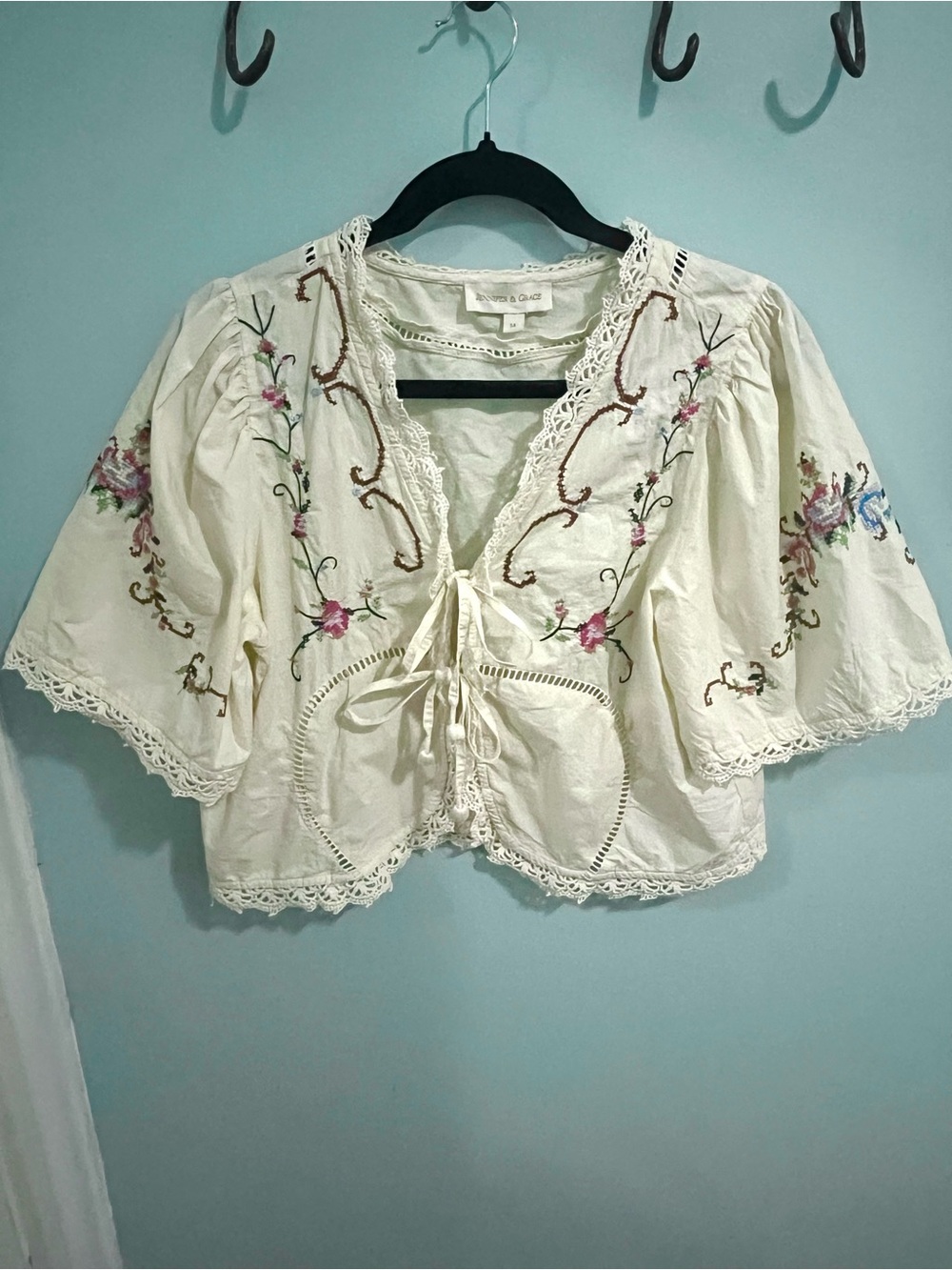 NWOT Cream Embroidered Lace-Trim Peasant Top